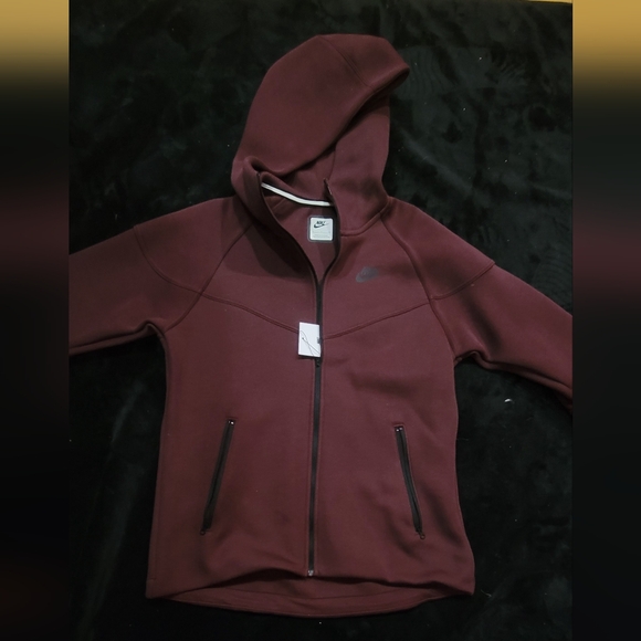 Nike Tech - Picture 3 of 3